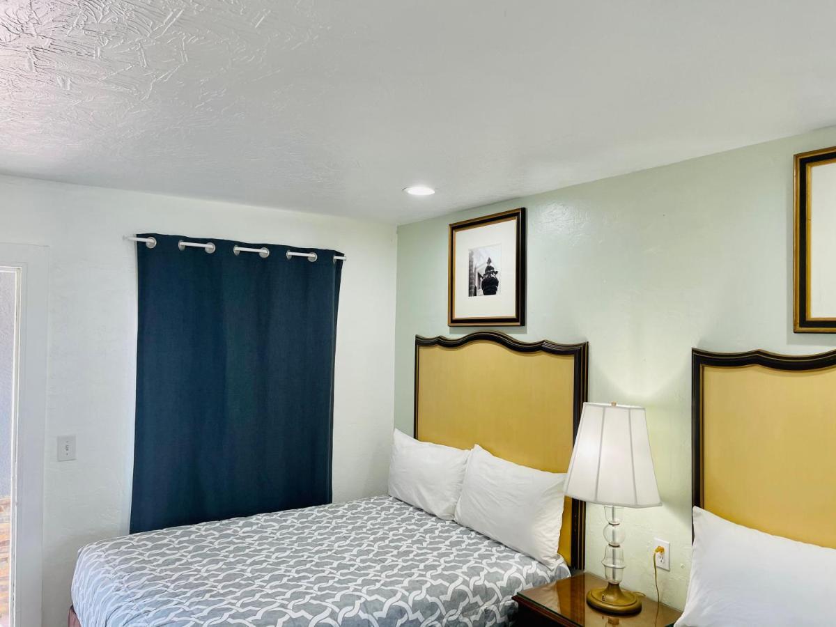 Siesta Inn Sarasota - Indian Beach Экстерьер фото